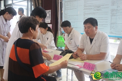 榮盛·江南錦苑舉辦社區義診活動，健康咨詢服務暖人心