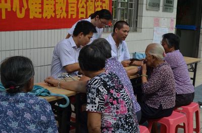 “關愛居民，送健康”——橋頭石水口社區綜合服務中心攜手社區衛生服務中心開展健康咨詢活動